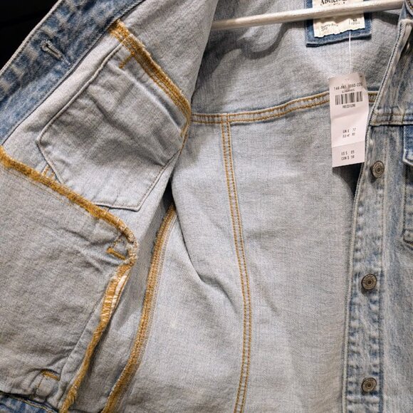 Abercrombie & Fitch Denim Light Wash Womens Jacket M NWT - Picture 4 of 8